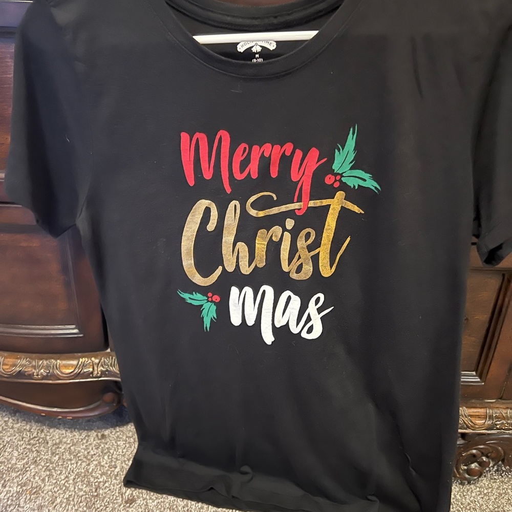 Women’s medium Christmas t shirt black